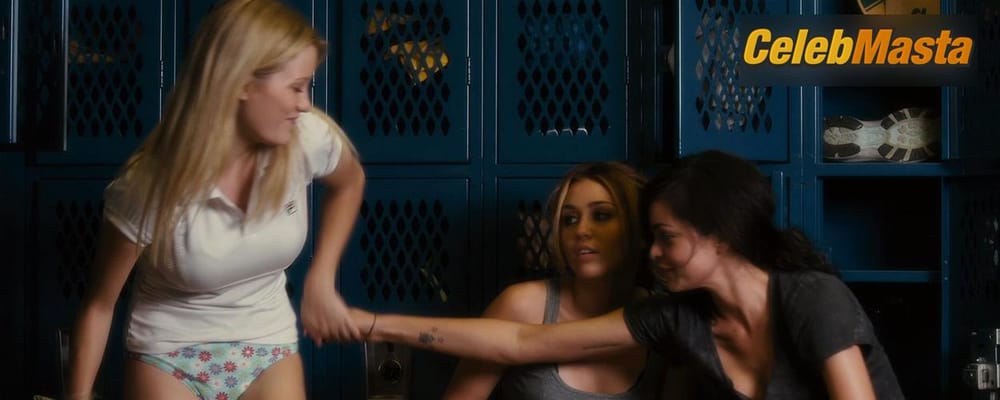 Photo Gallery: Ashley Hinshaw in Lol photo 1