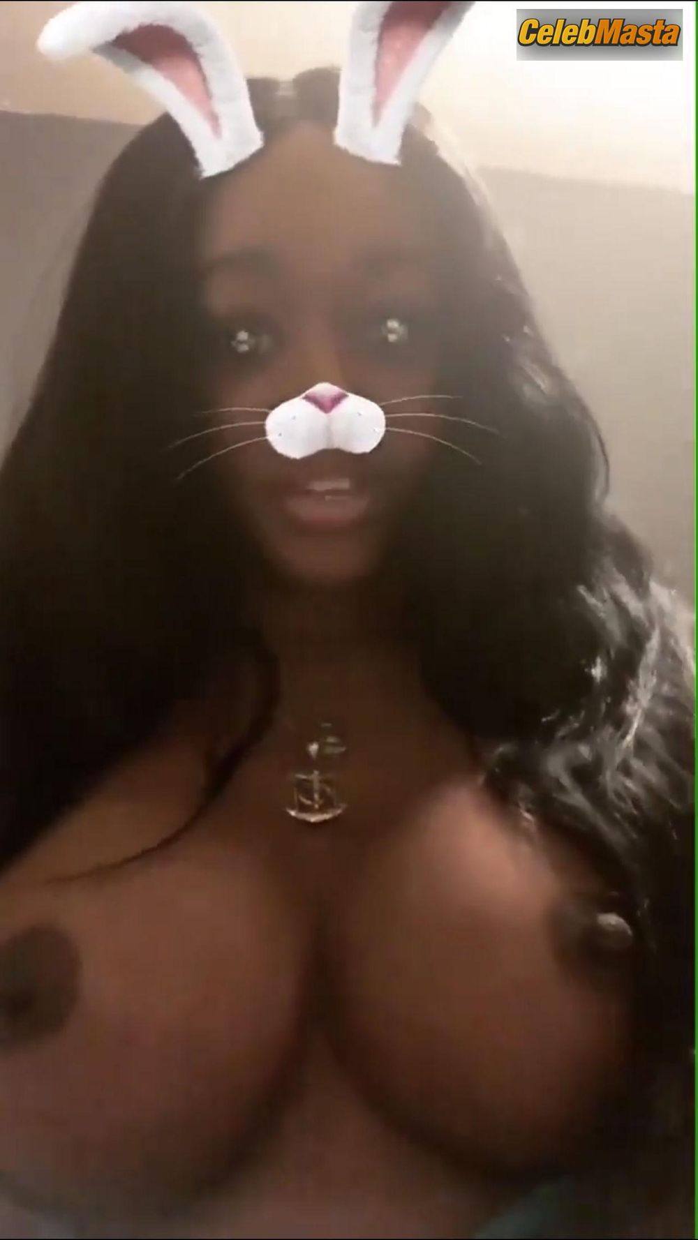 Azealia Banks Photo Set: Hot Photos Showing Off Her Big Black Boobs photo 1