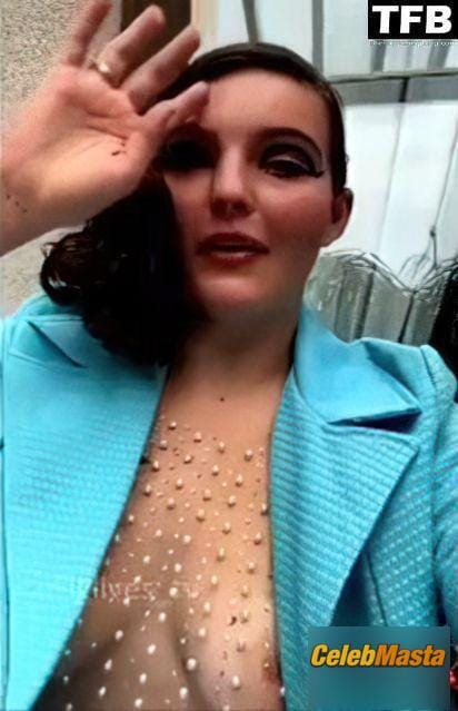 Camren Bicondova Gallery: Sexy Poses Showing Off Her Nipple On Social Media photo 1