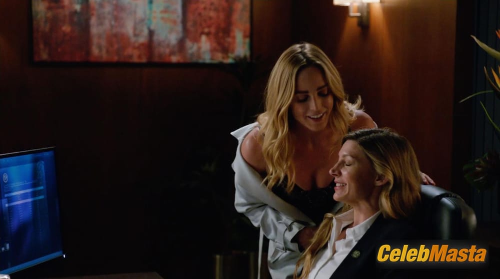 Photo Gallery: Caity Lotz in Dc’s Legends Of Tomorrow photo 1