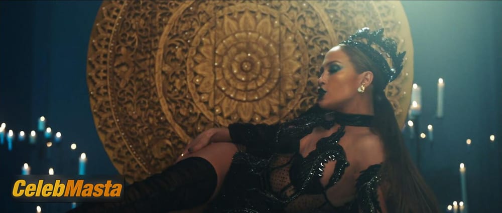 Jennifer Lopez Pics from the Set of El Anillo photo 1
