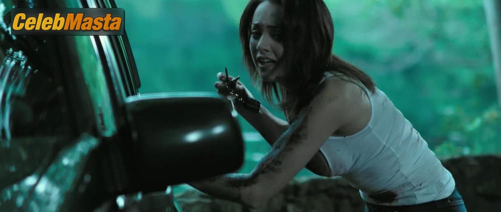 Elizabeth Gillies Photo Collection from Animal photo 1