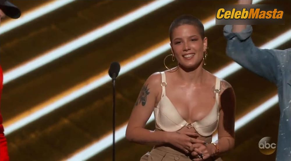 Halsey Photo Gallery from The Billboard Music Awards photo 1