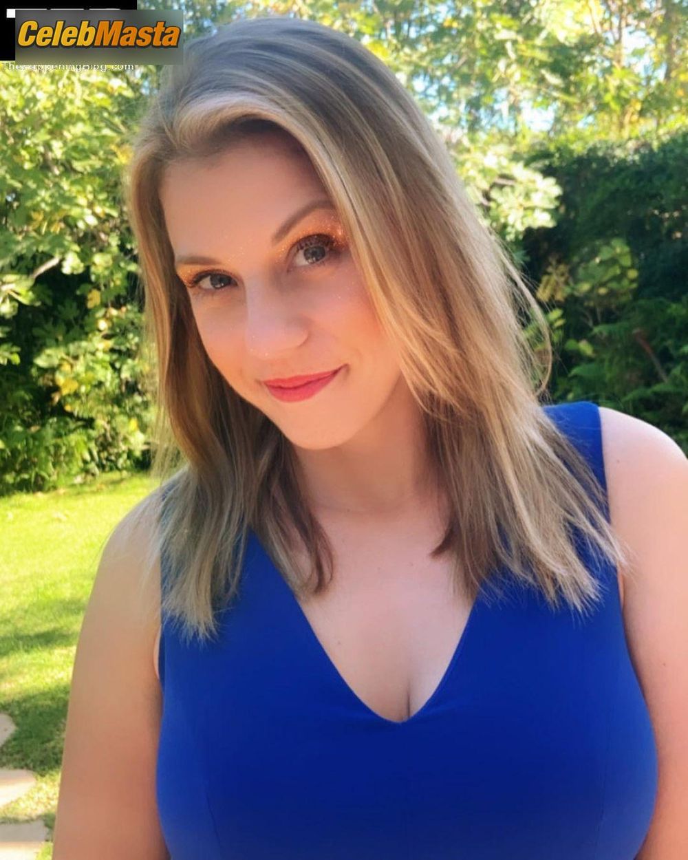 Jodie Sweetin Photo Set: Poses Showing Off Her Hot Cleavage In A Blue Dress On Social photo 1