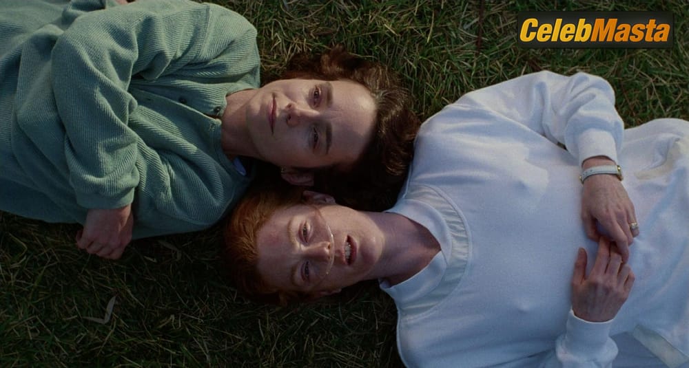 Julianne Moore Scene Photos Gallery from Safe photo 1