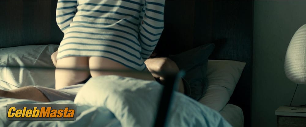 Laetitia Casta Photo Gallery from Do Not Disturb photo 1