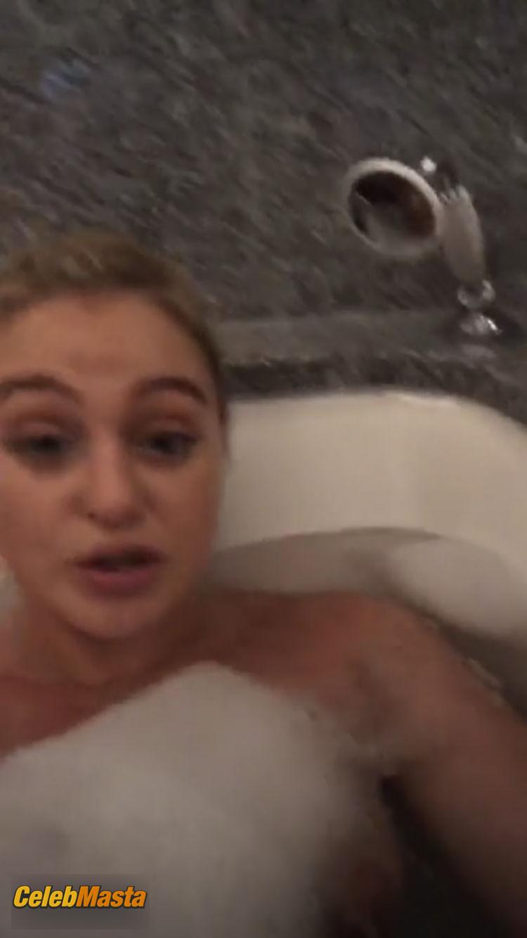 Iskra Lawrence Gallery: Flashes Boob In The Bathroom While She Was Live On Instagram photo 1