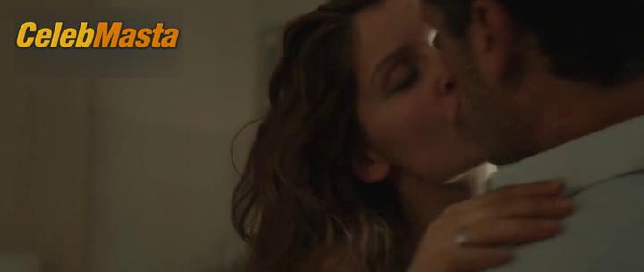 Photo Gallery: Laetitia Casta in Sous Les Jupes Des Filles photo 1