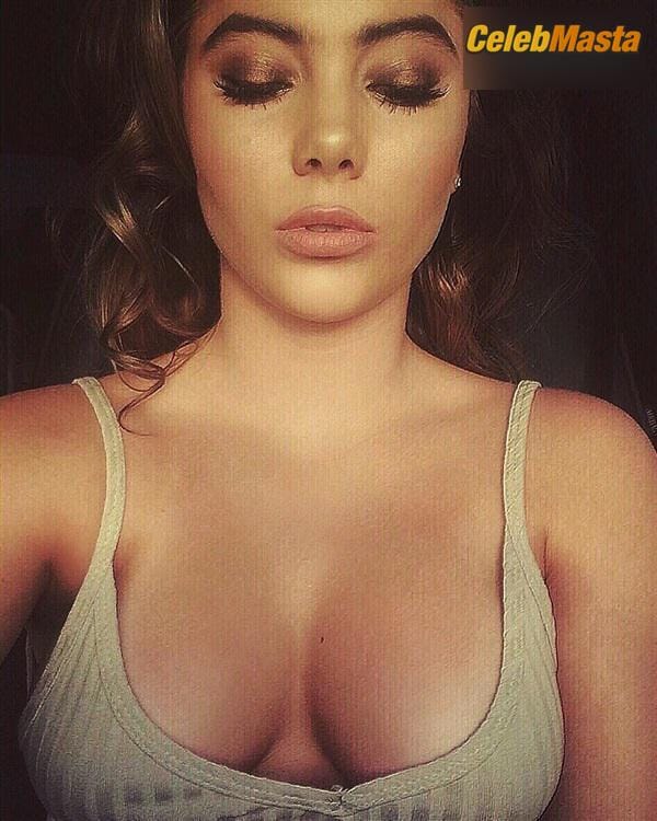 McKayla Maroney Photos: Cleavage photo 1