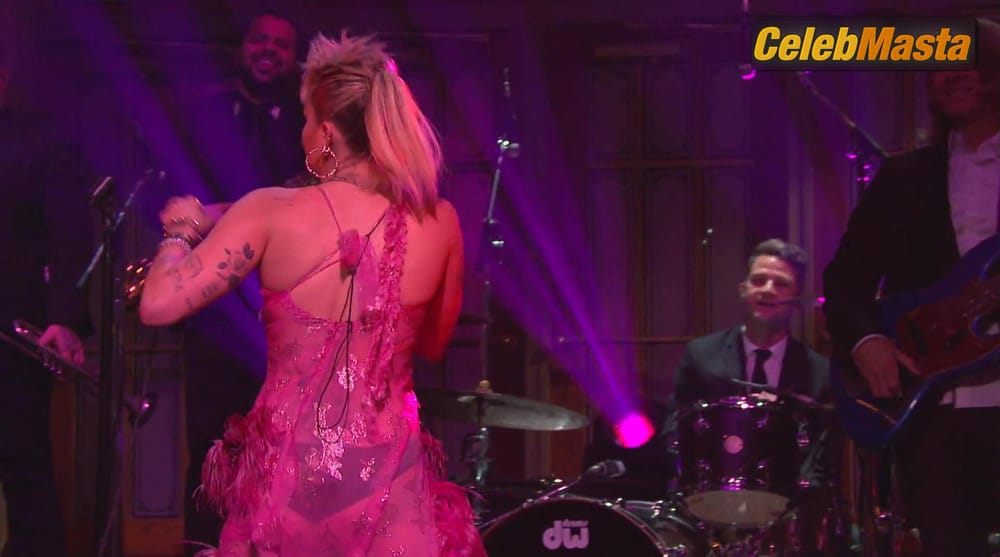 Photo Gallery: Miley Cyrus in Saturday Night Live photo 1