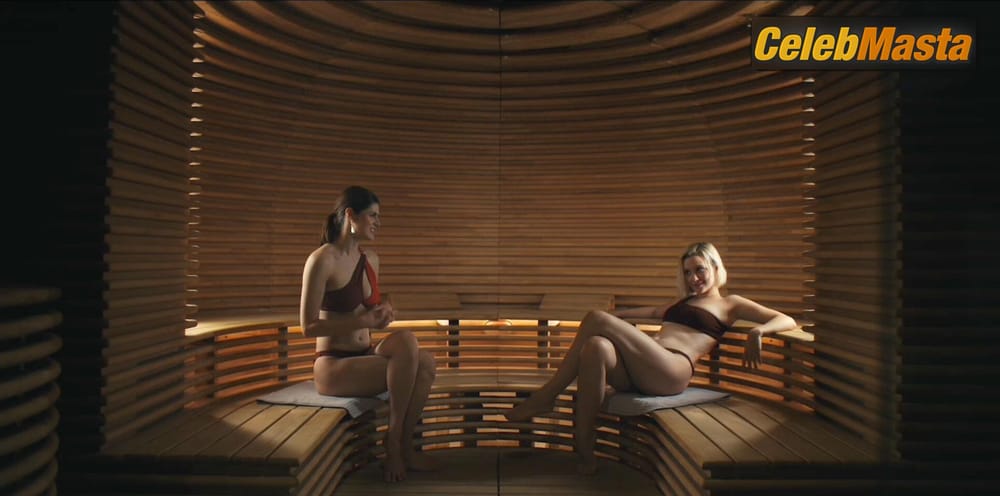 Alexandra Daddario Photo Collection from The Girlfriend Experience photo 1
