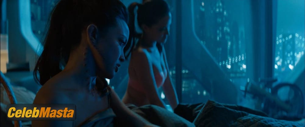 Alice Eve Photo Set from Star Trek Into Darkness photo 1