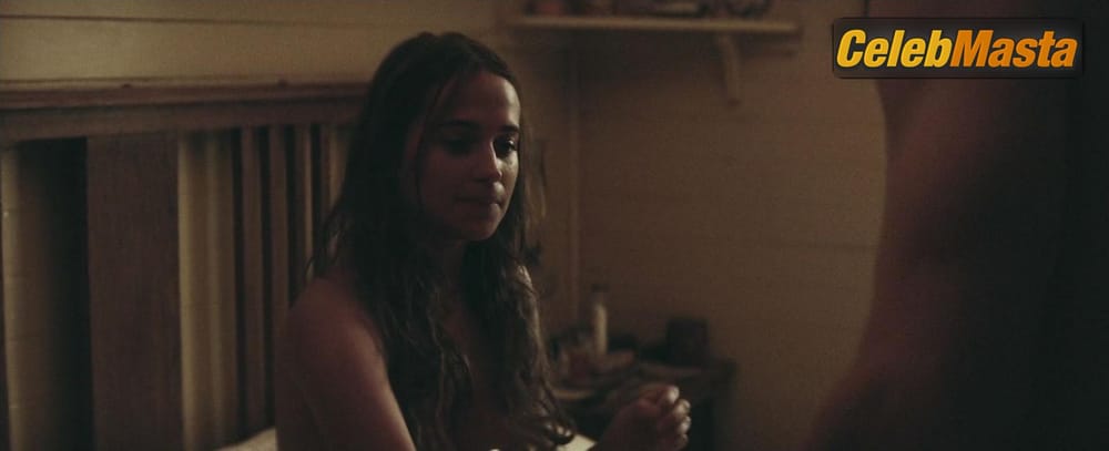 Alicia Vikander Photo Collection from The Light Between Oceans photo 1