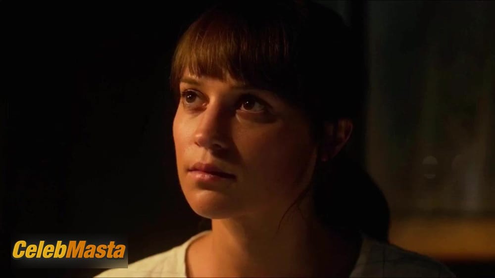 Alicia Vikander Scene Photos Gallery from Earthquake Bird photo 1
