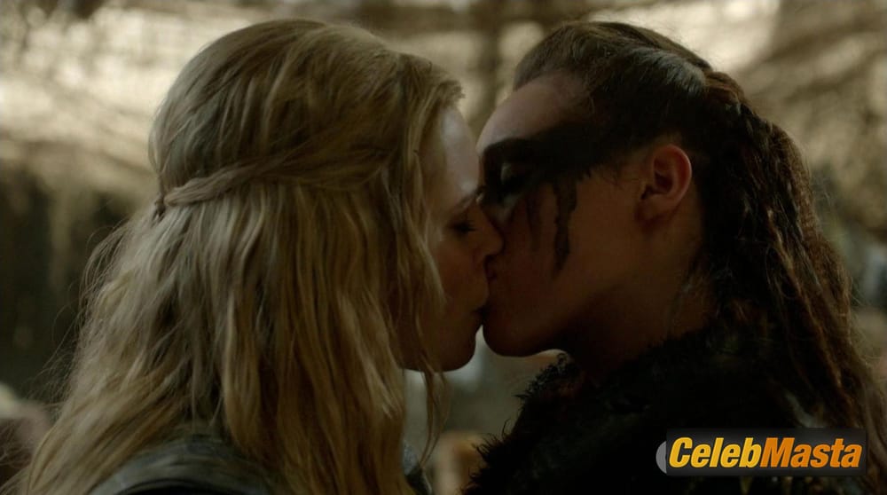 Alycia Debnam Carey Photos from The 100 photo 1