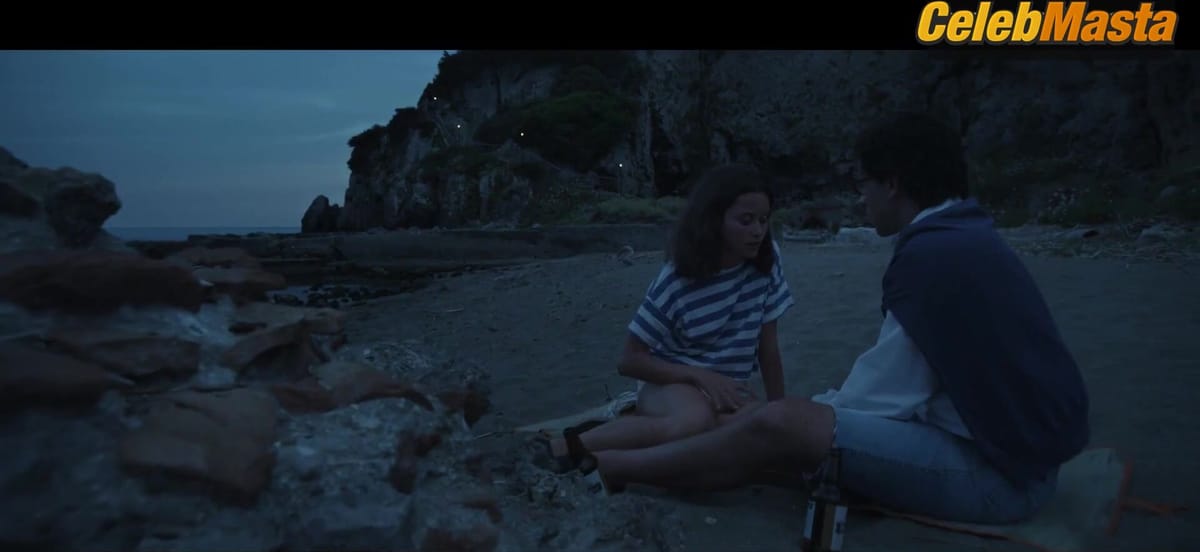 Benedetta Porcaroli, Berenice Bejo in The Hummingbird (2022)