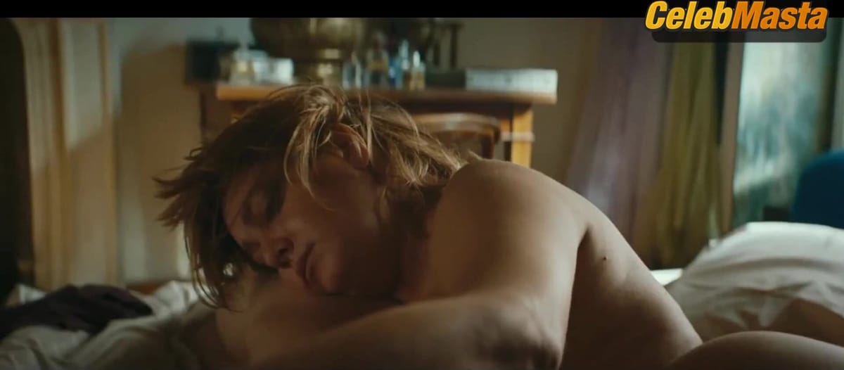 Giovanna Mezzogiorno Naked Booty and Tits Scene in Gli Indifferenti