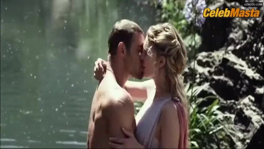 Gaia Weiss Bares Her Boobs in a Scene in The Legend Of Hercules