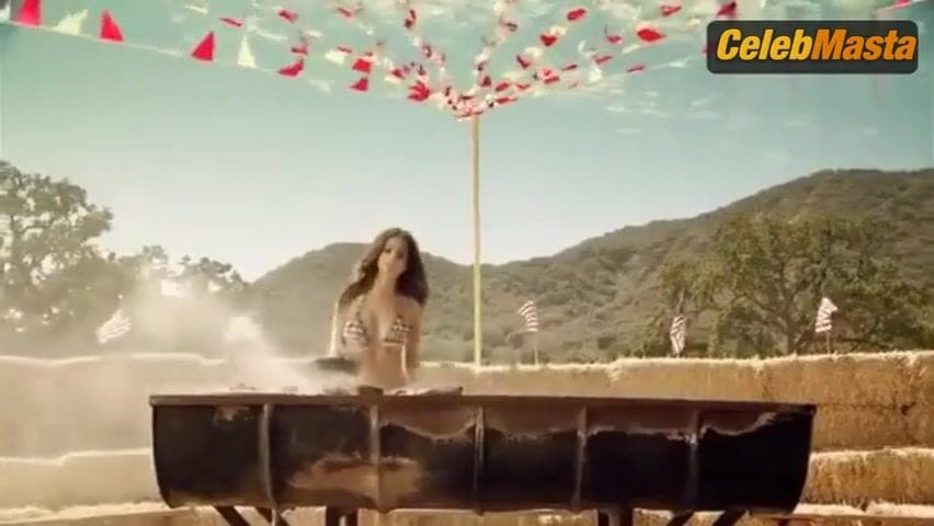 Emily Ratajkowski's Tits Scene in Carls Jr. Commercials