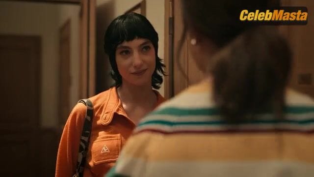 Alicia Vikander, Devon Ross Lesbian Scene from Irma Vep