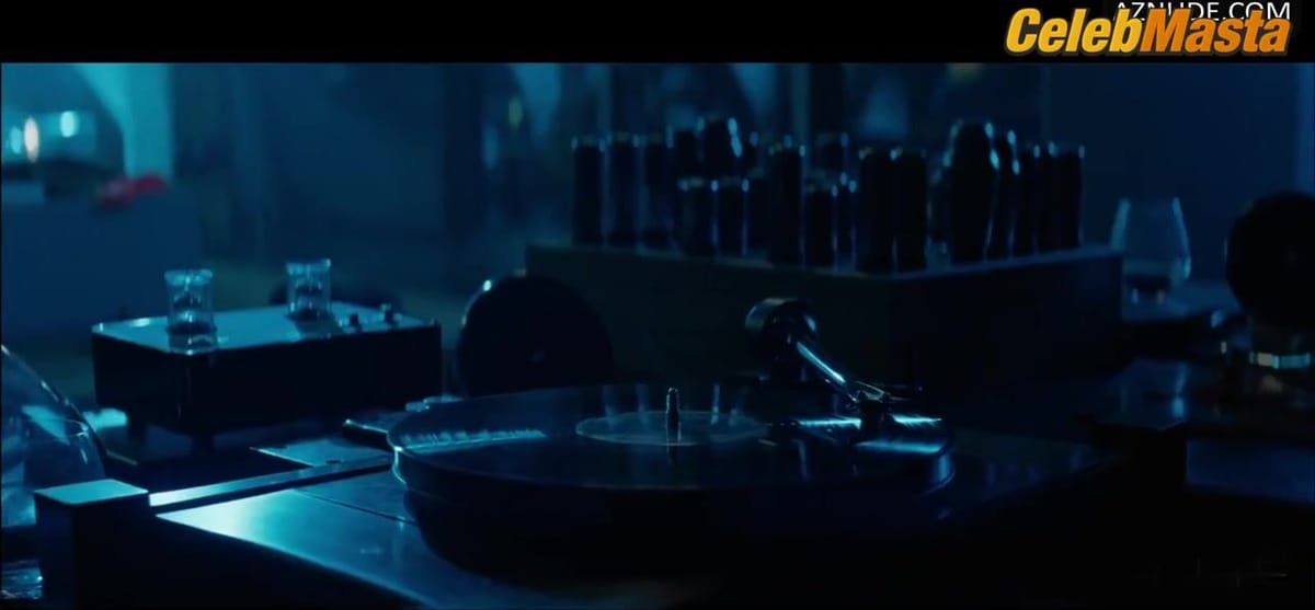 Alice Eve's Boobs, Underwear Scene in Star Trek Into Darkness