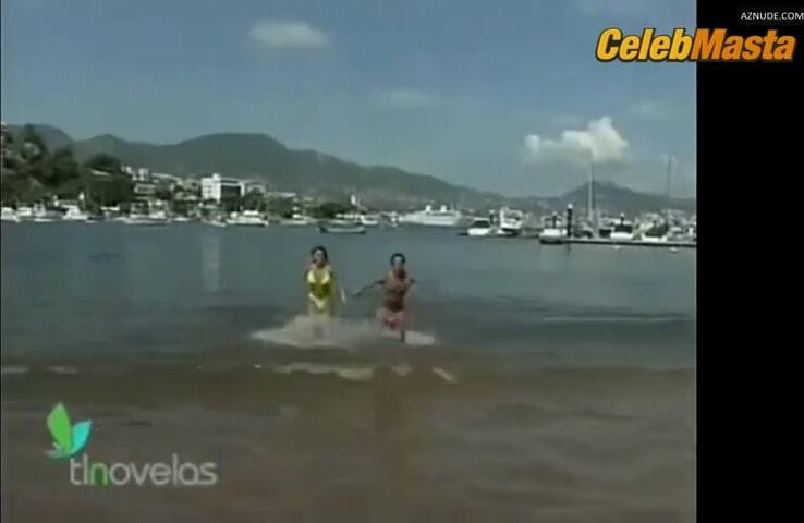 Sofia Vergara's Tits and Swimsuit Scene in Acapulco, cuerpo y alma