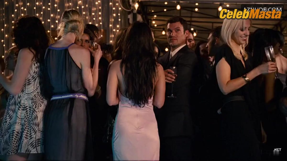 Megan Fox Reveals Booty, Breasts Scene in How To Lose Friends And Alienate People
