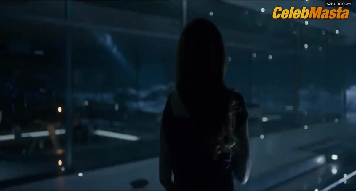 Olga Kurylenko's Sexy Scene in Les Traducteurs