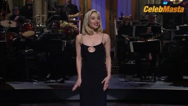 Aubrey Plaza Sexy Scene from Saturday Night Live