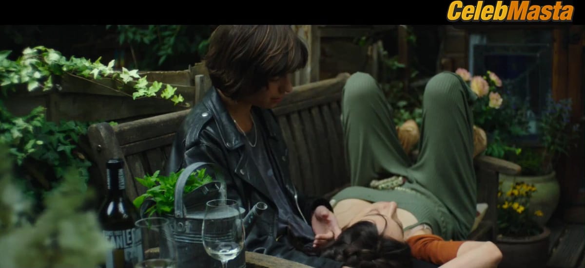 Oona Chaplin and Natalia Tena's Lesbian Scene in Anchor And Hope