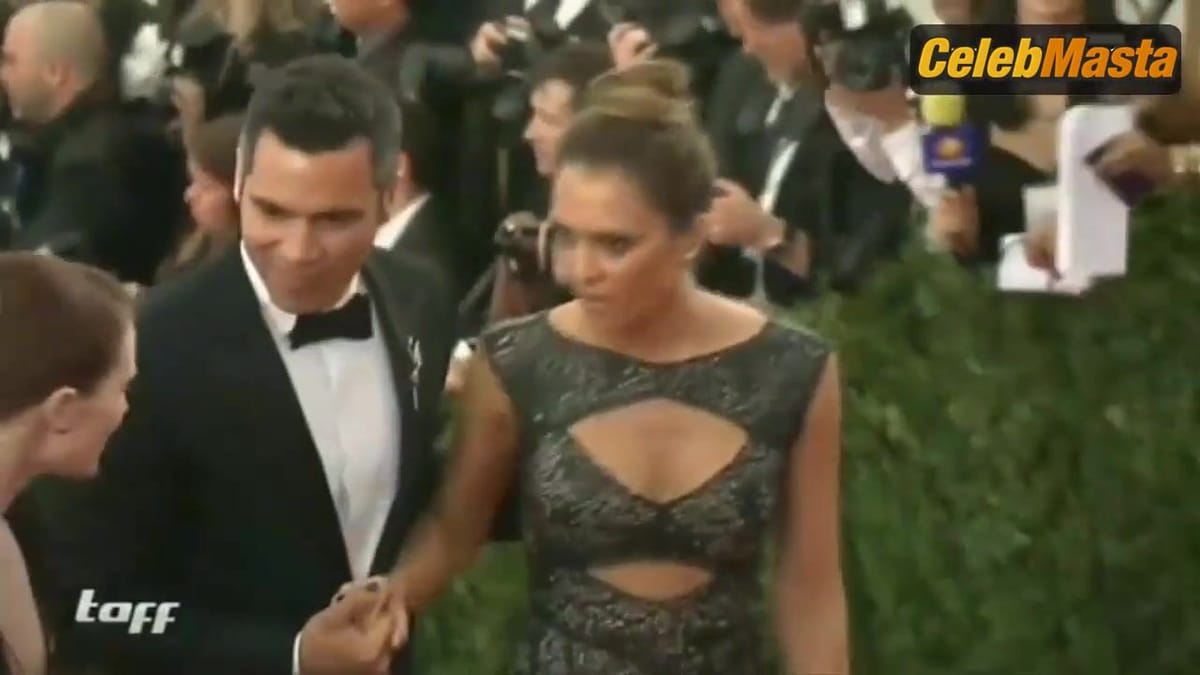 Jessica Alba's Boobs Scene in Taff