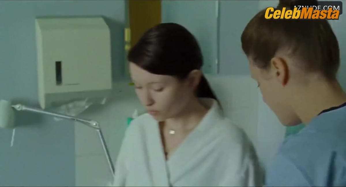 Emily Browning Flaunts Booty, Tits Scene in God Help The Girl