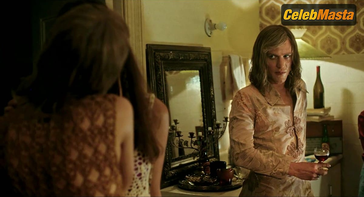 Jena Malone and Roanna Cochrane's Lesbian Scene from Stardust