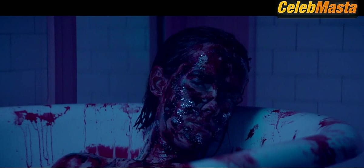Bella Heathcote and Jena Malone's Naked Scene from The Neon Demon