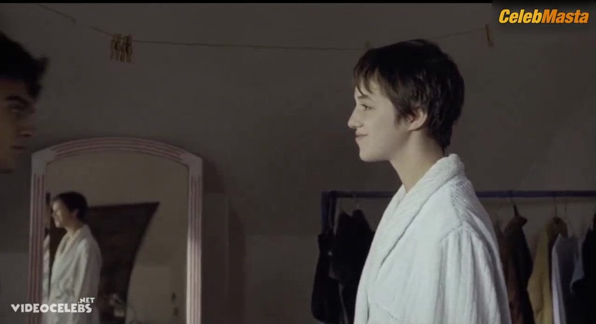 Charlotte Gainsbourg's Ass, Tits Scene from Amoureuse