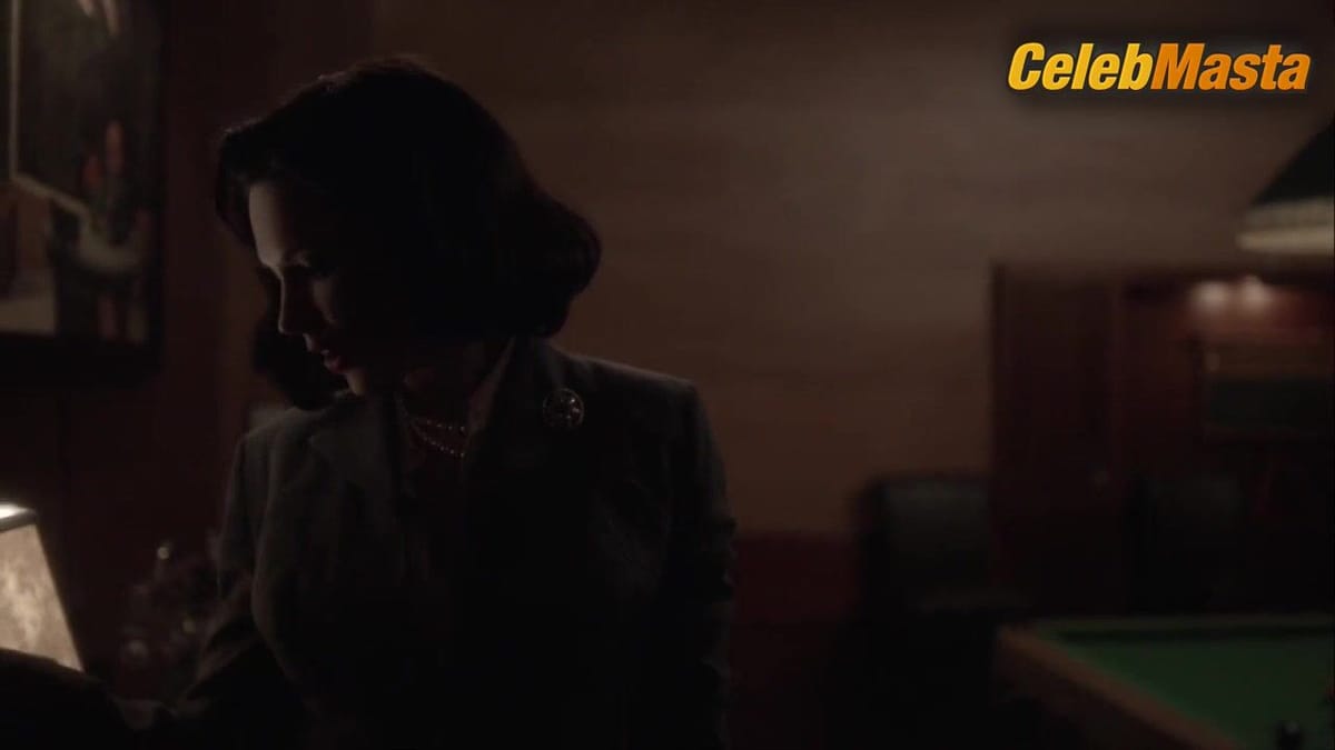 Bella Heathcote and Laura Mennell Share a Lesbian Scene in The Man In The High Castle