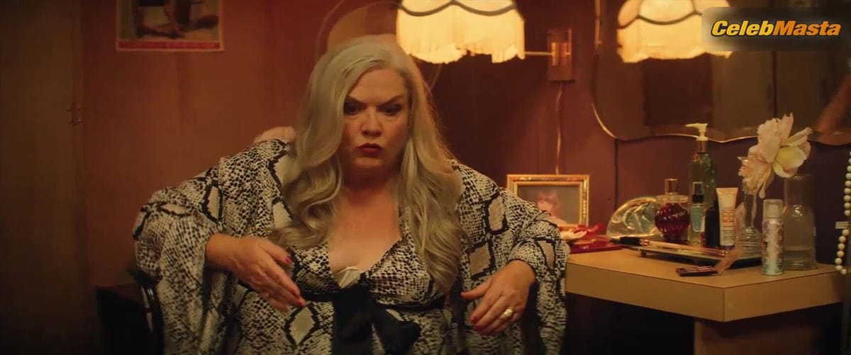 Liza Koshy, Paula Pell, Nicole Byer and Chloe Fineman Tits, Swimsuit Scene from Summer Of 69