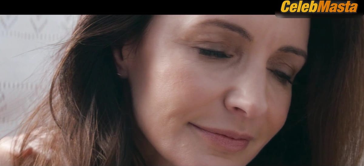 Kristin Davis, Greer Grammer Swimsuit Scene in Deadly Illusions