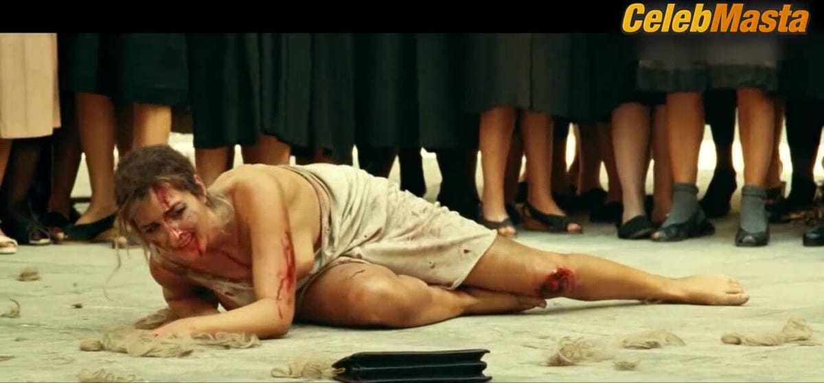 Monica Bellucci Tits and Bush Scene from Malena