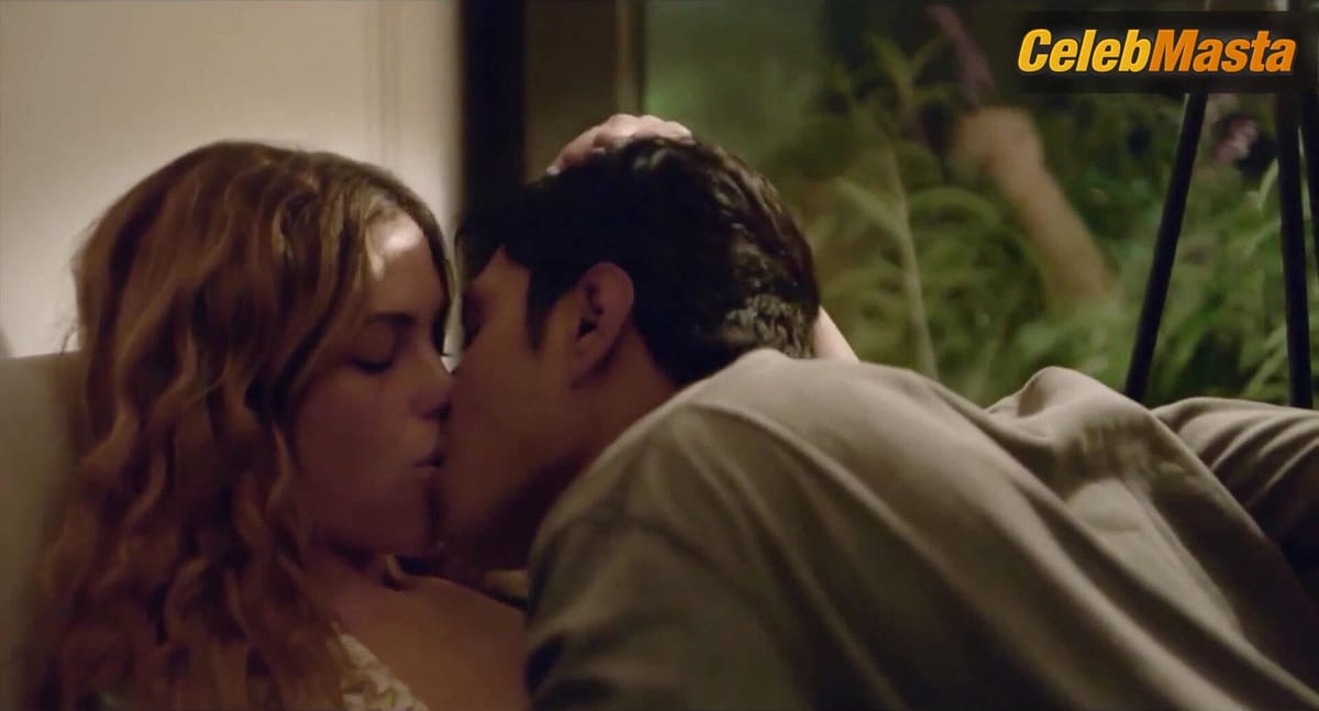 Paulina Davila's Tits Scene in Aqui En La Tierra