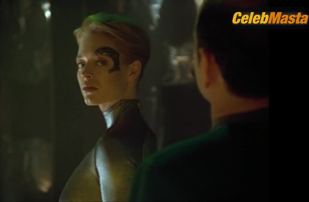 Jeri Ryan Reveals Sex Scene in Star Trek Voyager