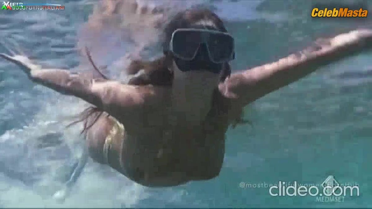 Manuela Arcuri Boobs Scene in Teste Di Cocco