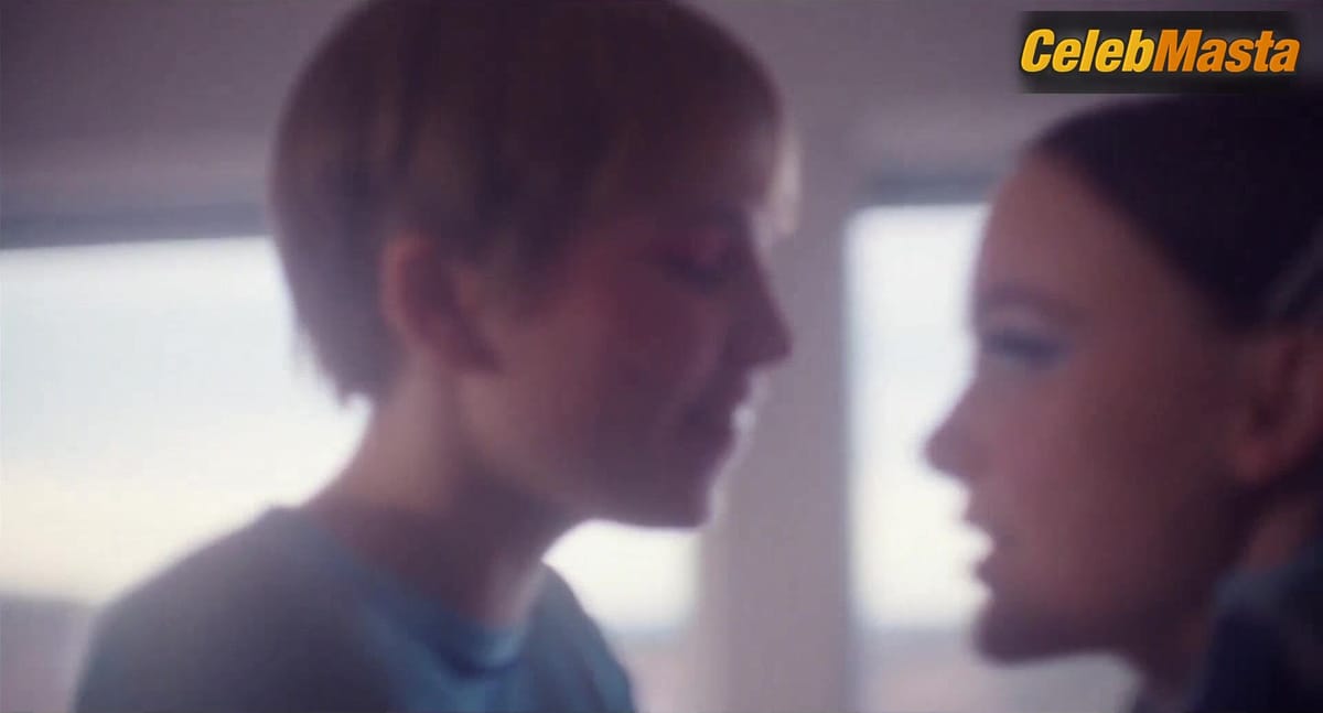 Jocelyne Rashidi, Amalia Holm, Sofia Tjelta, Rikke Jacobsdatter and Thea Sofie Loch Naess's Lesbian Scene in Delete Me