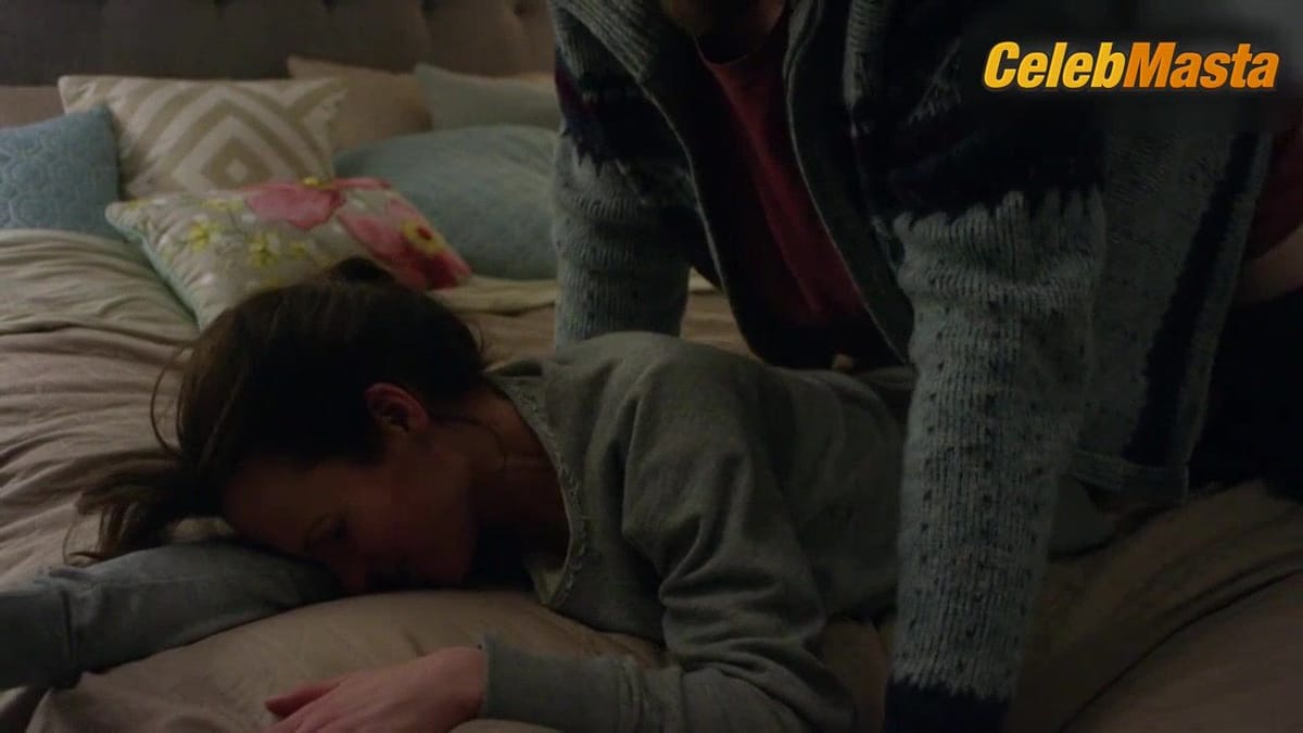 Elizabeth Reaser Bares Naked Scene in Easy