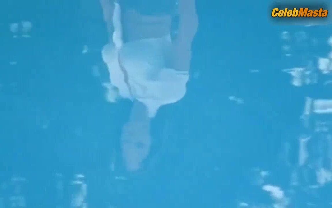 Manuela Arcuri Booty Scene from Pepe Carvalho