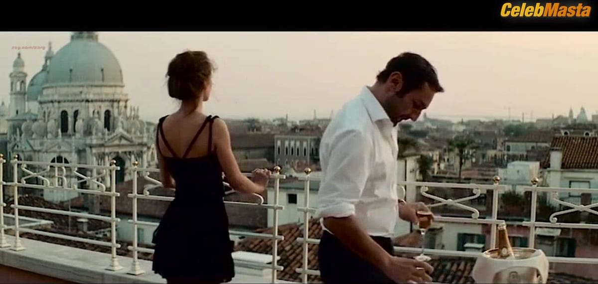 Marine Vacth's Ass Scene in My Piece Of The Pie