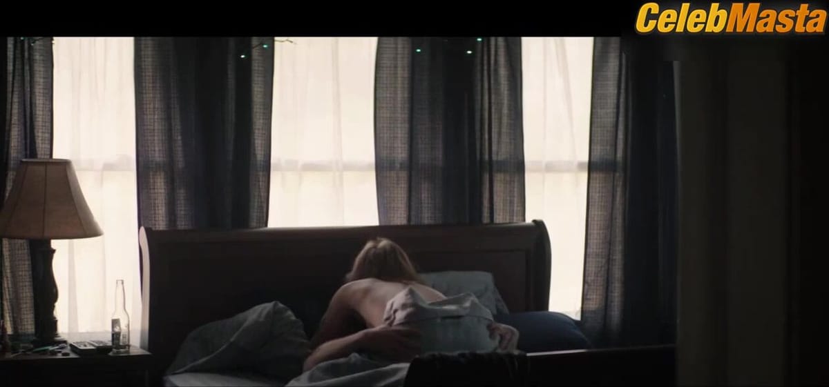 Zoey Deutch's Sex Scene from Vincent N Roxxy