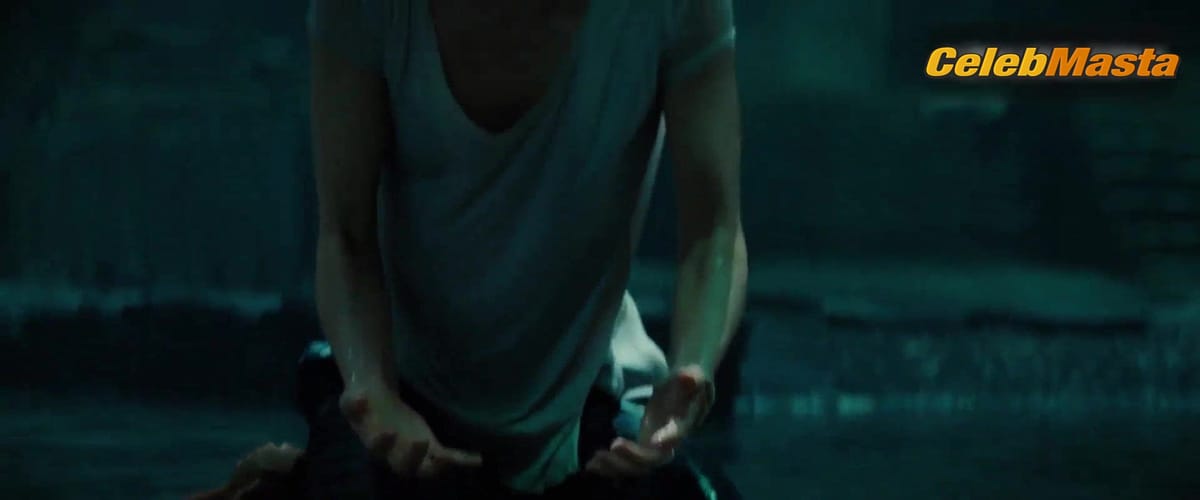 Annabelle Wallis Underwear Scene from The Mummy