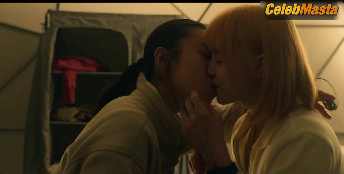 Riko Nakazono and Clara Galle's Lesbian Scene in The Head