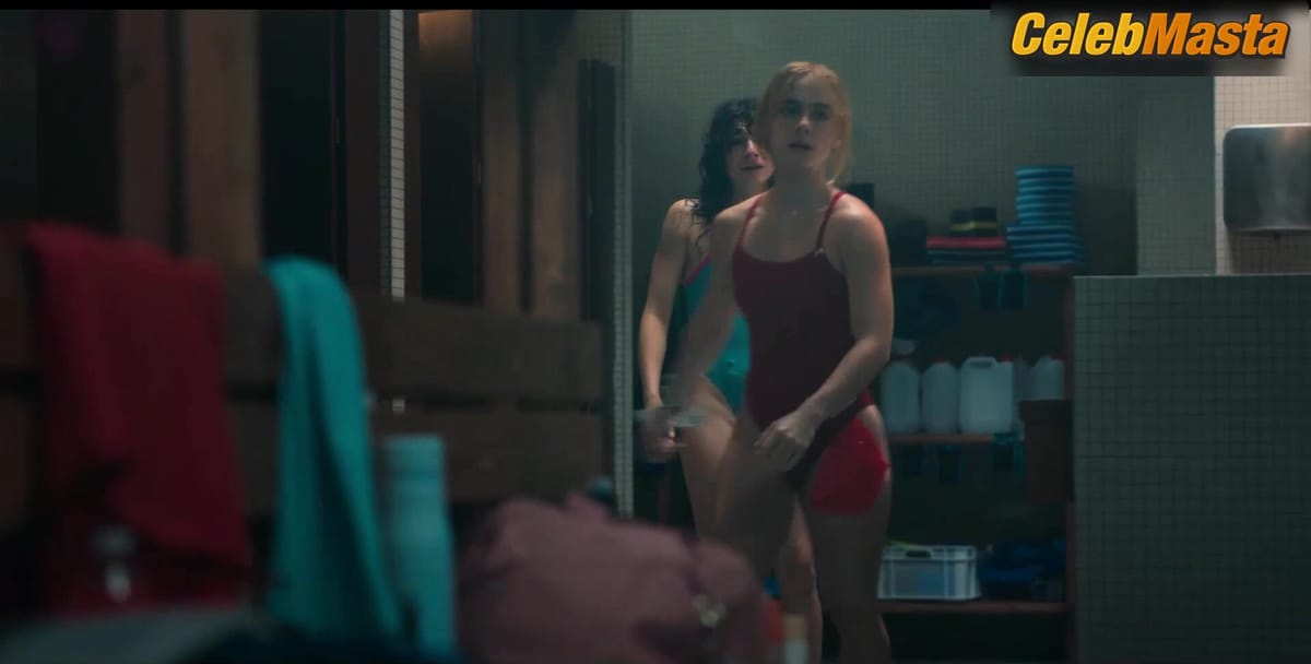 Clara Galle and Laura Ubach's Booty and Thong Scene in Olympo